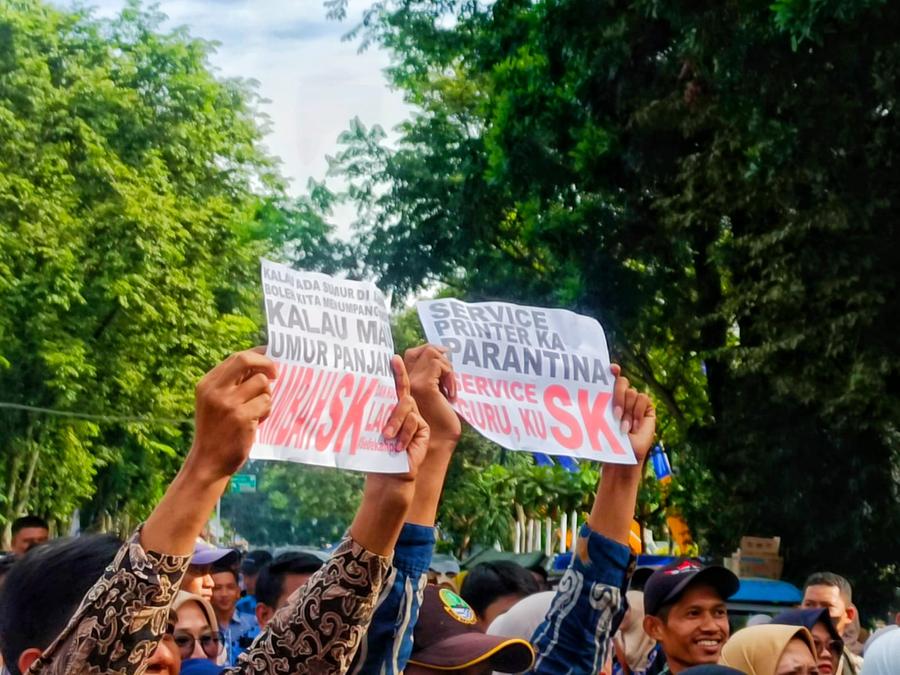 Aksi Demo Ribuan Honorer di Garut, Para Demonstran Akan Menginap Jika Tuntutan Tidak Dikabulkan 