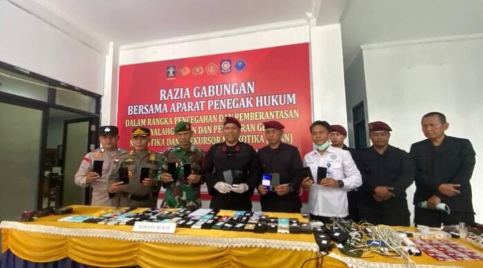 Lapas Kelas IIA Garut Komitmen Bersih Dari Narkoba, Handphone, dan Pungli melalui Apel Siaga Natal dan Tahun Baru Serta Razia Gabungan