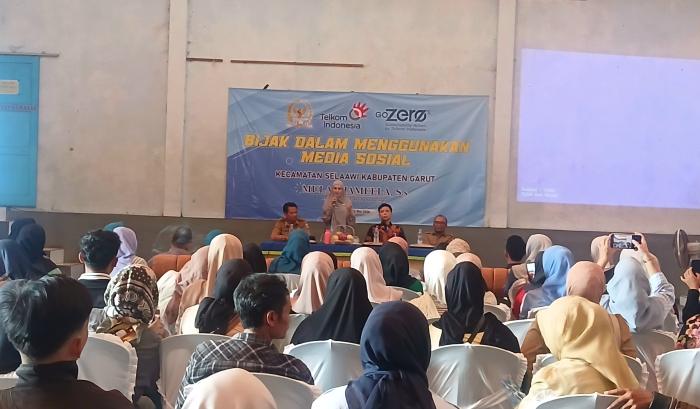 Mulan Jameela Ajak Warga Selaawi Garut Bijak Bermedia Sosial di Era Digital